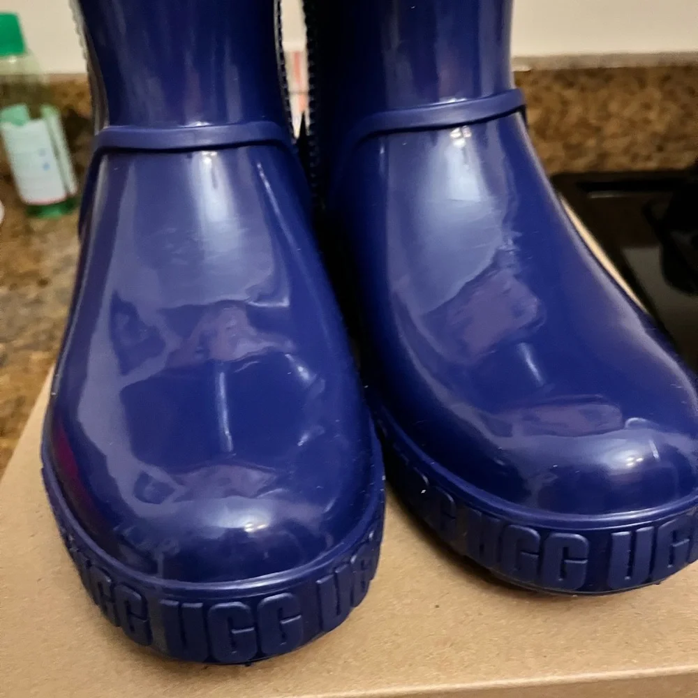 Brand New UGG Kids Size 4 Blue Rain Boots/Waterproof